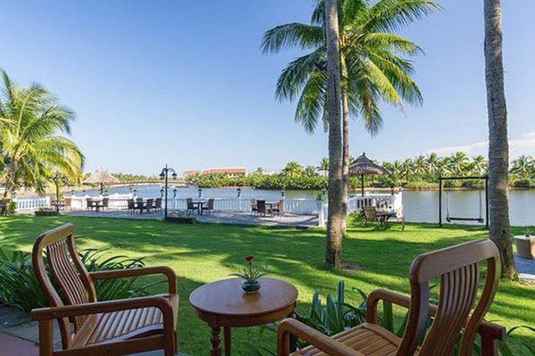 Hotel River Beach Resort