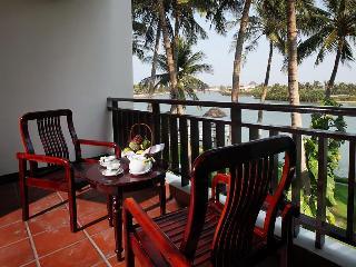 Hotel River Beach Resort