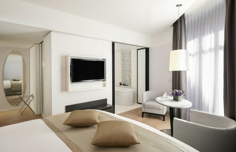Hotel Sofitel Arc De Triomphe