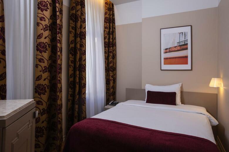 Opera Hotel