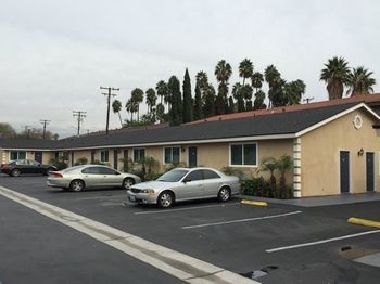 Motel Walnut Inn & Suites