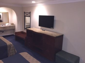 Motel Walnut Inn & Suites