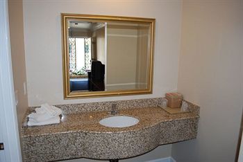 Motel Walnut Inn & Suites