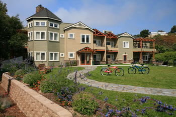 Hotel Avila Village Inn