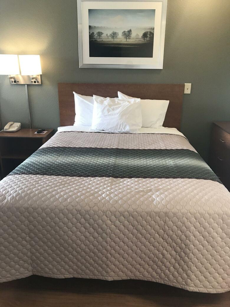 Hotel Crossland Economy Studios - Fresno West