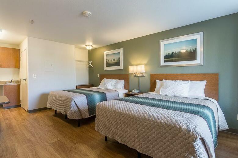 Hotel Crossland Economy Studios - Fresno West