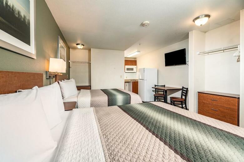 Hotel Crossland Economy Studios - Fresno West