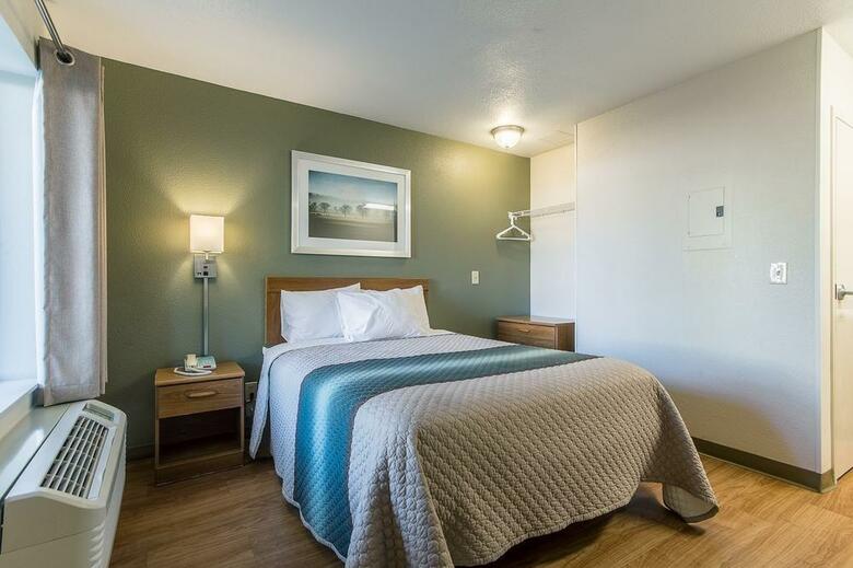 Hotel Crossland Economy Studios - Fresno West