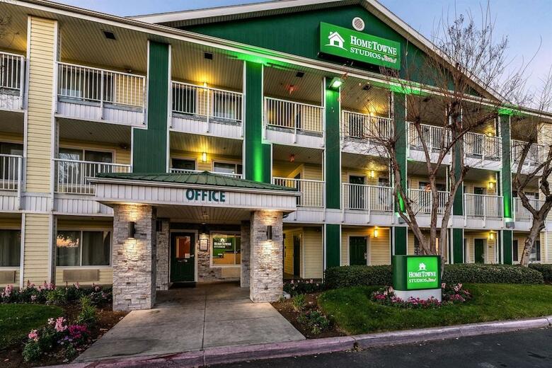 Hotel Crossland Economy Studios - Fresno West