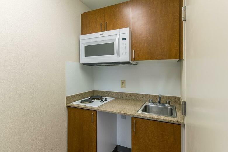 Hotel Crossland Economy Studios - Fresno West