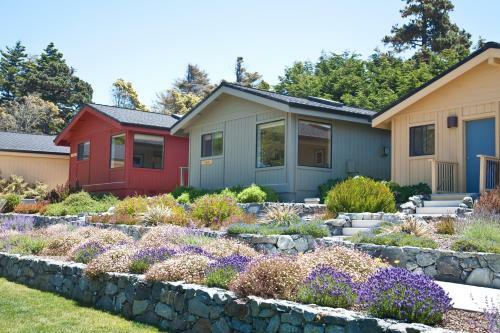 Bed & Breakfast Cottages At Little River Cove