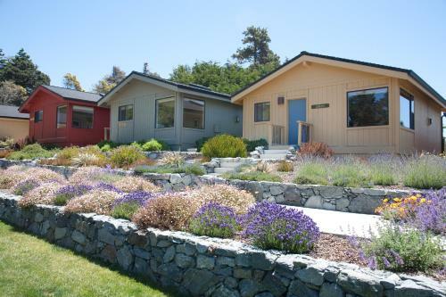 Bed & Breakfast Cottages At Little River Cove