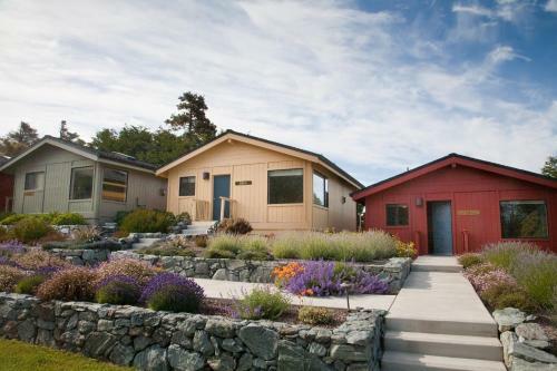 Bed & Breakfast Cottages At Little River Cove
