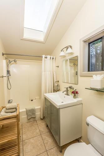 Bed & Breakfast Cottages At Little River Cove