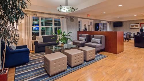 Hotel Best Western Cedar Inn & Suites