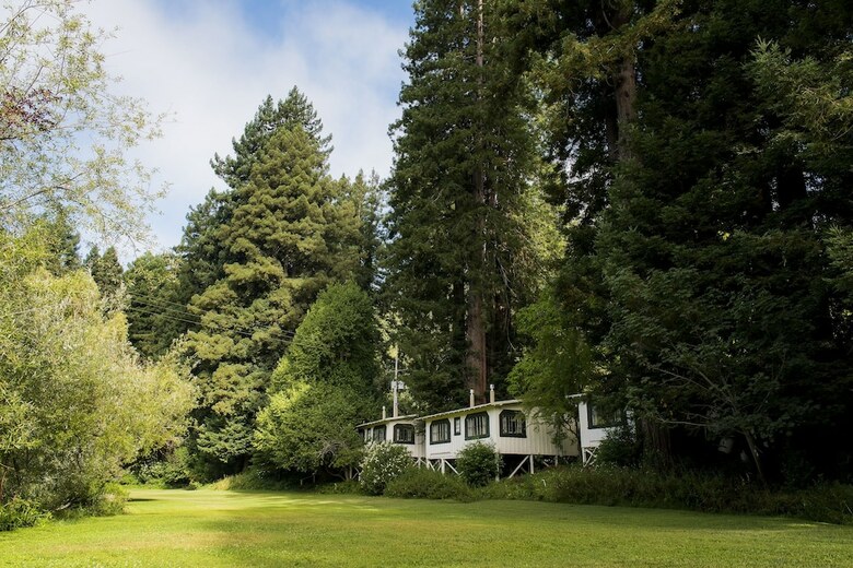 Cabana Dawn Ranch Lodge