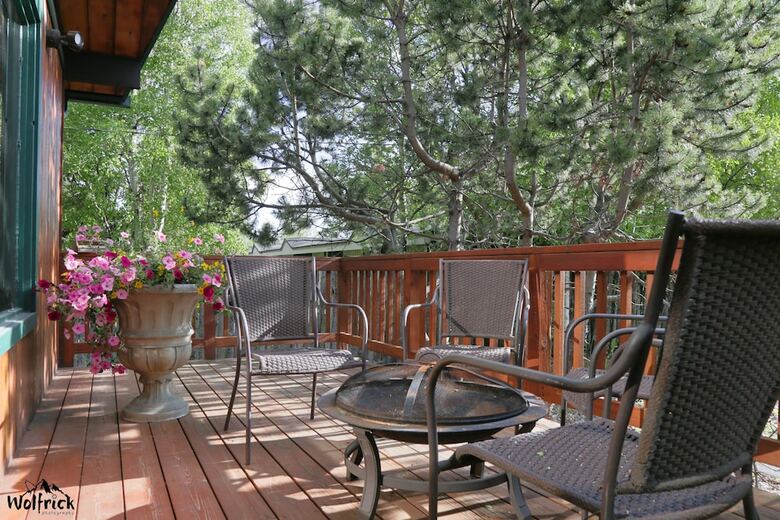 Jewel Lake Bed & Breakfast