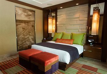 Vee Quiva Hotel & Casino