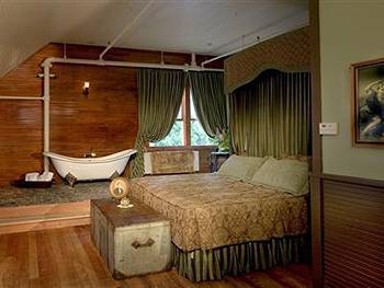 Hostal Mccloud River Mercantile Inn