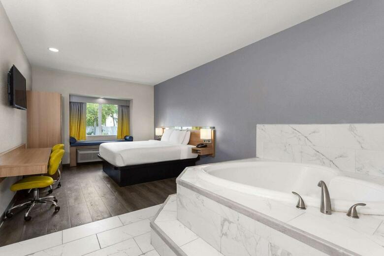Hotel Microtel Inn & Suites By Wyndham Panama City