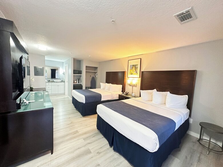 Hotel Lantern Inn & Suites