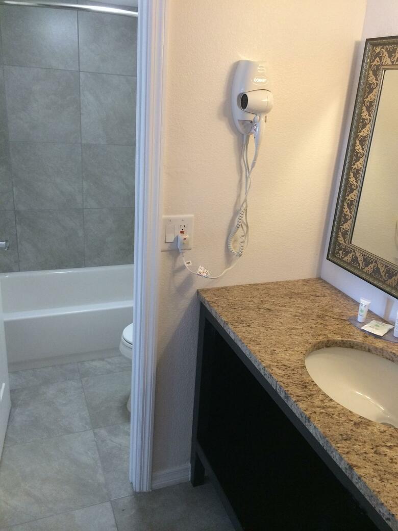 Hotel Lantern Inn & Suites