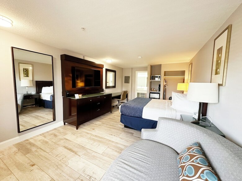 Hotel Lantern Inn & Suites
