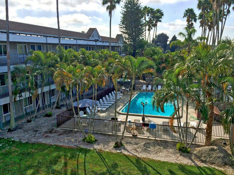 Hotel Lantern Inn & Suites