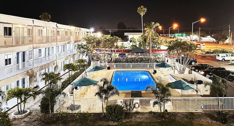 Hotel Lantern Inn & Suites