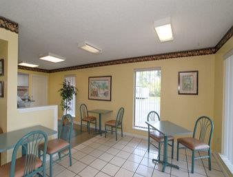 Super 8 Motel - Defuniak Springs