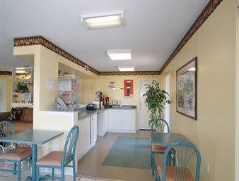 Super 8 Motel - Defuniak Springs