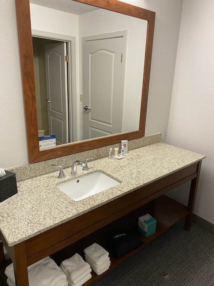 Hotel Comfort Inn & Suites