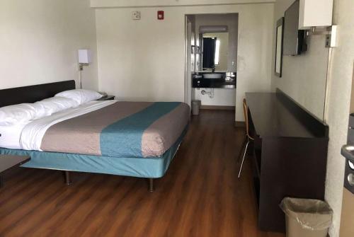 Motel 6 Indianapolis South