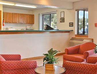 Super 8 Motel - Portage