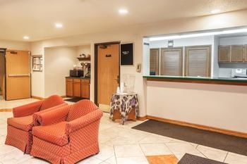 Super 8 Motel - Portage