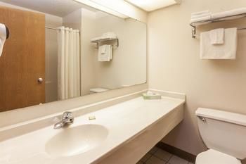 Super 8 Motel - Portage