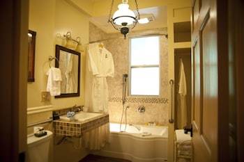 Beechwood Inn - Bed Breakfast And Wine Cellar