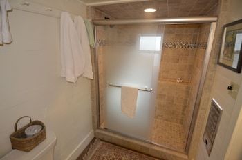 Beechwood Inn - Bed Breakfast And Wine Cellar