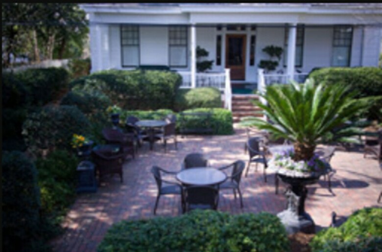 Bed & Breakfast 1842 Inn