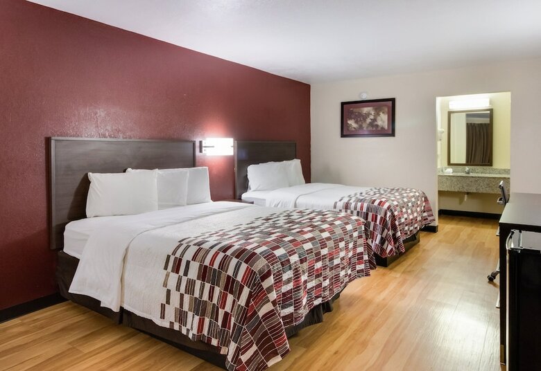 Hostal Red Roof Inn & Suites Commerce