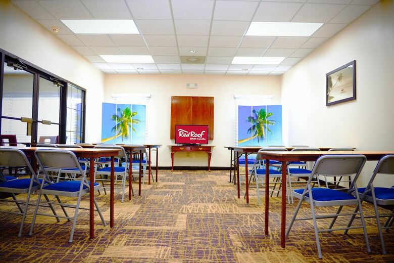 Hostal Red Roof Inn & Suites Commerce