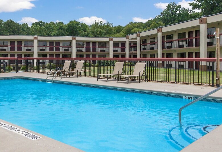 Hostal Red Roof Inn & Suites Commerce