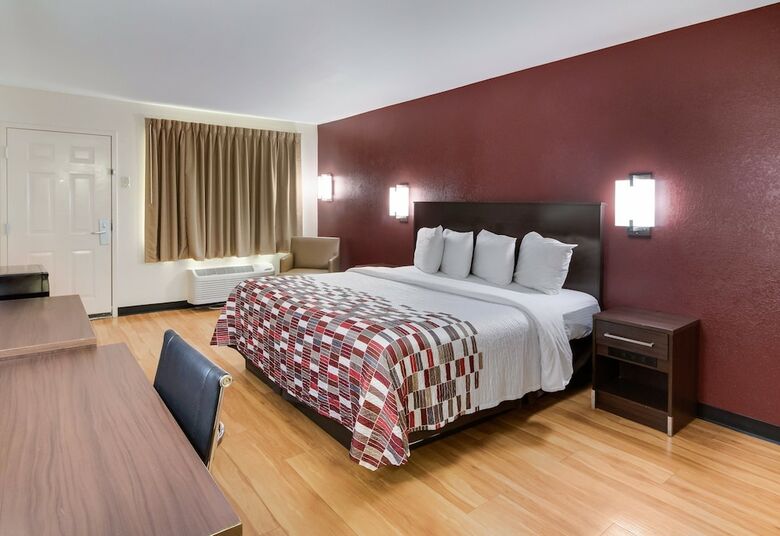Hostal Red Roof Inn & Suites Commerce