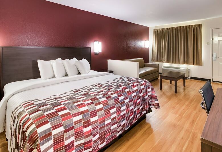 Hostal Red Roof Inn & Suites Commerce