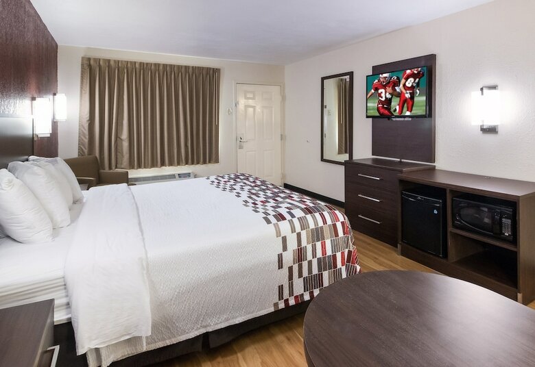 Hostal Red Roof Inn & Suites Commerce