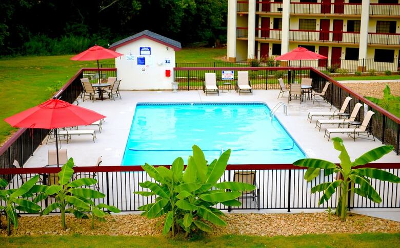 Hostal Red Roof Inn & Suites Commerce