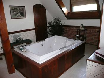 Squiers Manor B&B