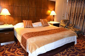 La Crystal Hotel