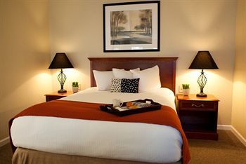 Chase Suite Hotel Brea