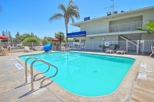Motel 6 Tulare